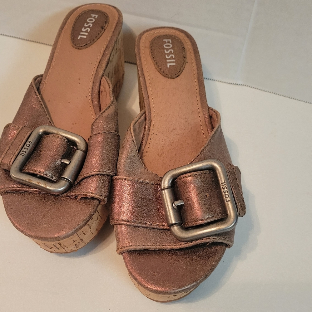 Fossil Shimmer Bronze Cork Wedge Sandal size 6